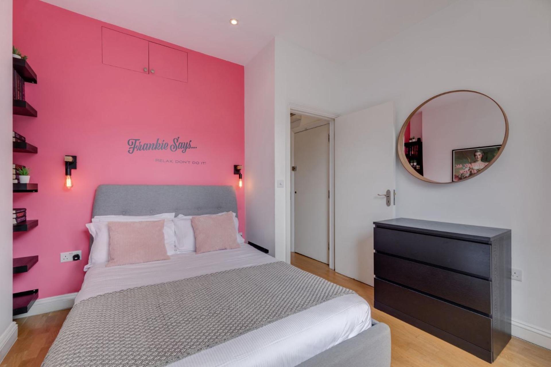 The Lipstick Palace - Fitzrovia - By Frankie Says Лондон Екстериор снимка